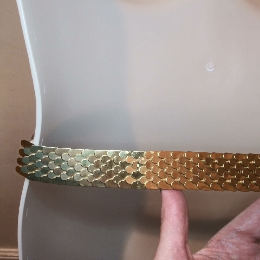Vintage Gold Metal Stretchy Mermaid Scale Belt With Flower Decorated Buckle - Picture 5 of 10